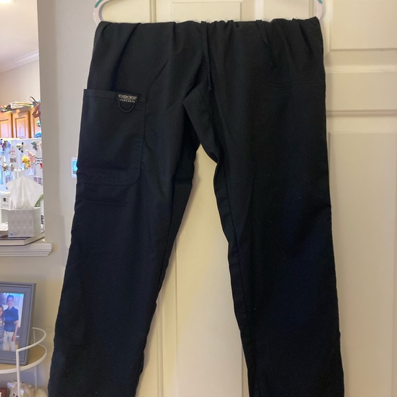 Lot of Women’s Scrubs ranging from Small to Medium excellent condition - Picture 10 of 11